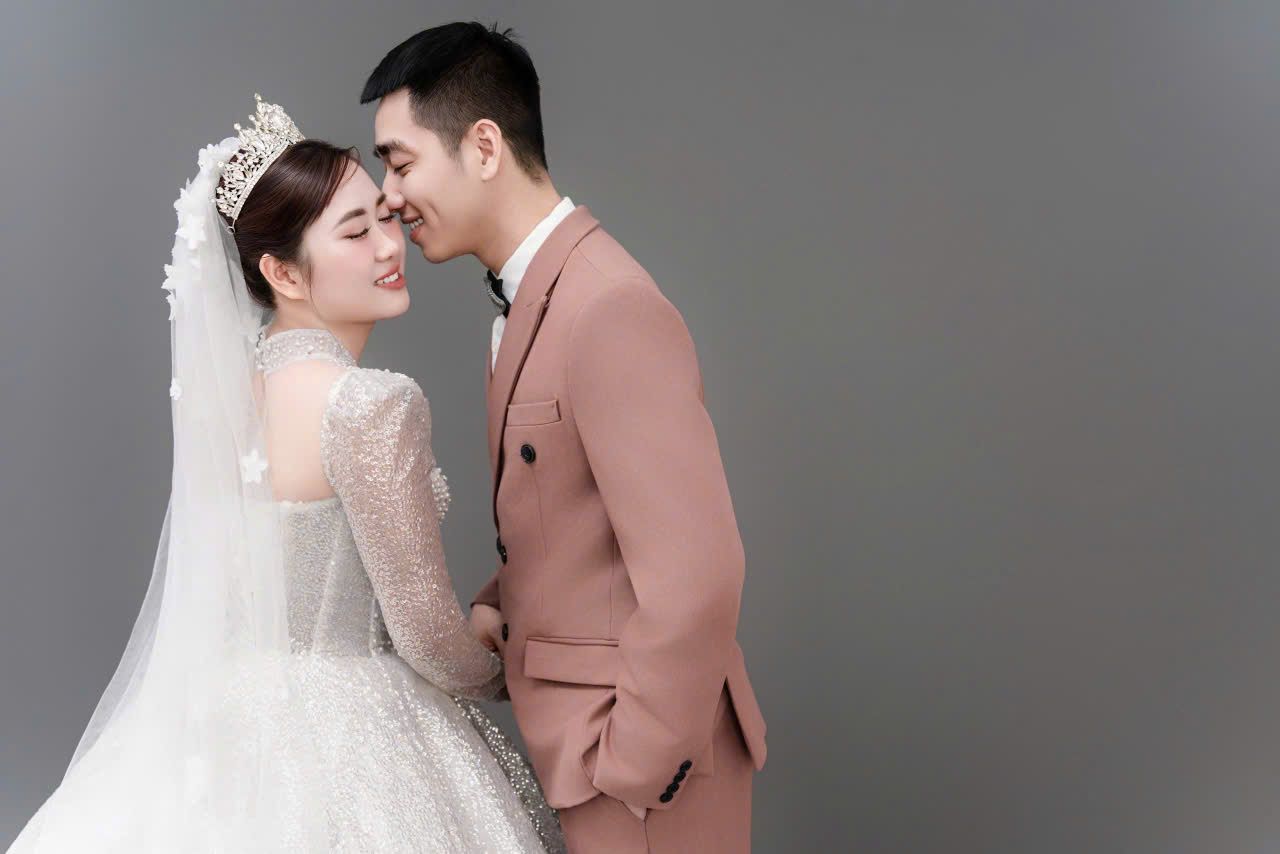 Hồng Vân – Công Việt